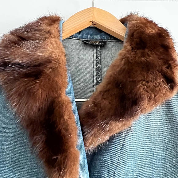 Jean jacket with fur collar - Picture 2 of 3